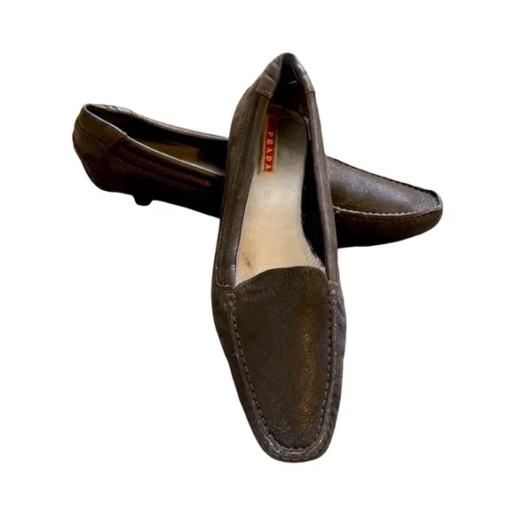 Vintage Prada Leather Loafer w Kitten Heel, size 7