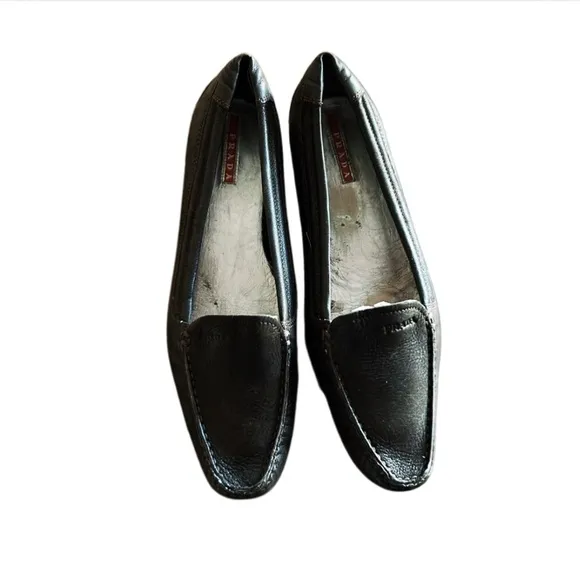 Vintage Prada Leather Loafer w Kitten Heel, size 7