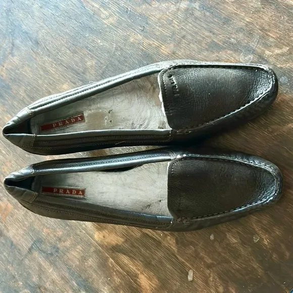 Vintage Prada Leather Loafer w Kitten Heel, size 7