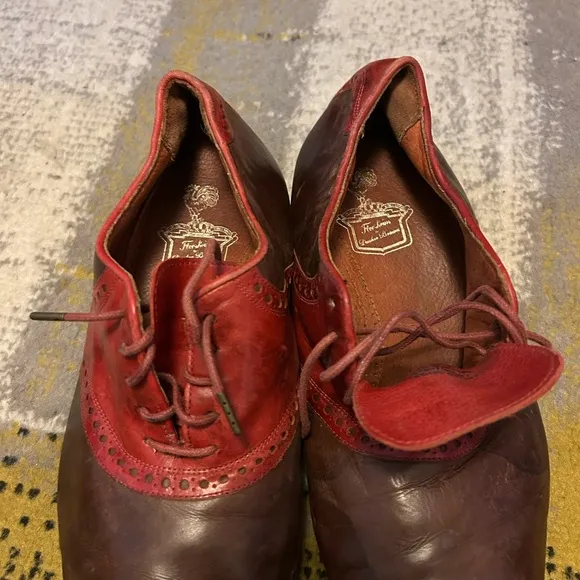 Vintage Red and Brown Two-Tone Oxford Shoes with Classic Design