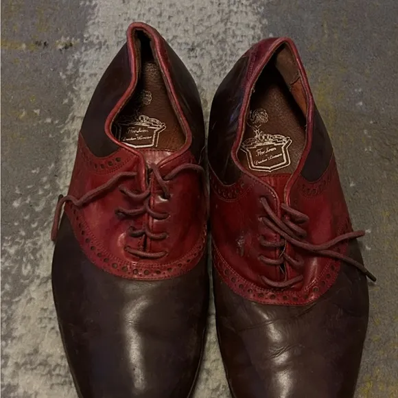 Vintage Red and Brown Two-Tone Oxford Shoes with Classic Design