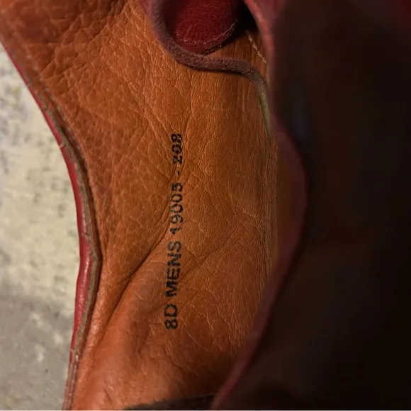Vintage Red and Brown Two-Tone Oxford Shoes with Classic Design