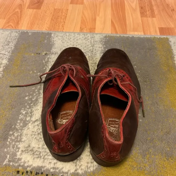 Vintage Red and Brown Two-Tone Oxford Shoes with Classic Design