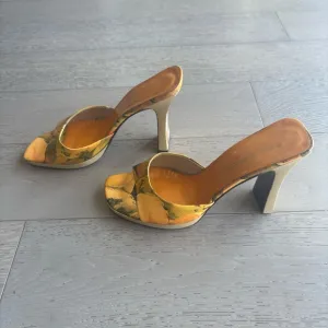 Vintage Via Spiga Yellow Mules Sandals