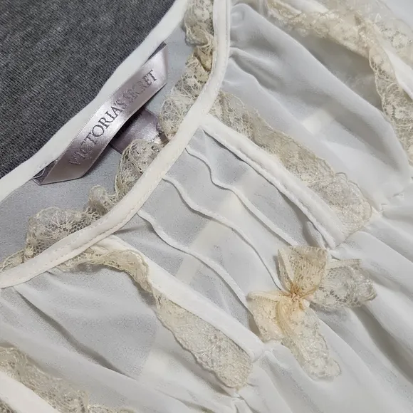 Vintage Y2K Victoria's Secret Lacey White &amp; Cream Lingerie Chemise Slip Tank Top