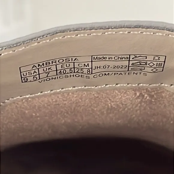VIONIC Ambrosia Gray light Charcoal Leather Sueded Slip on flat Clogs Size 9.5
