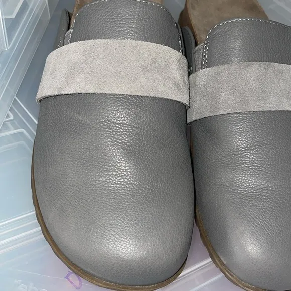 VIONIC Ambrosia Gray light Charcoal Leather Sueded Slip on flat Clogs Size 9.5