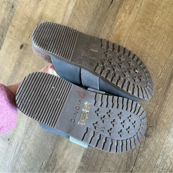 Vionic Ambrosia Leather Mules