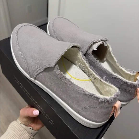 Vionic BEACH MALIBU SLIP ON SNEAKER: CANVAS grey size 8.5 wide