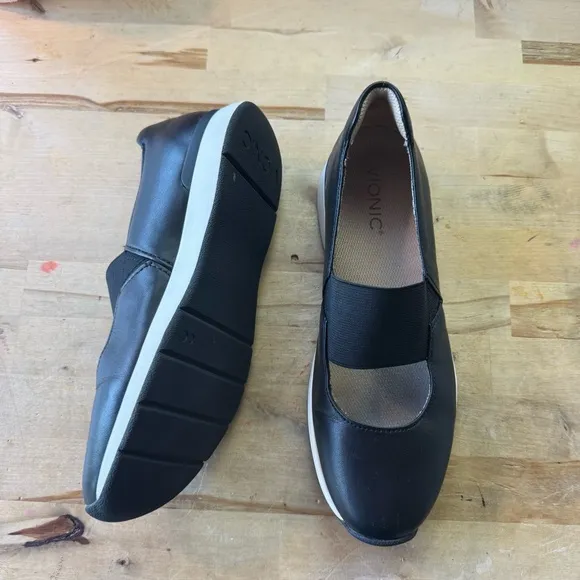 Vionic Cadee Women's Black leather Slip-On Shoes size 8.5