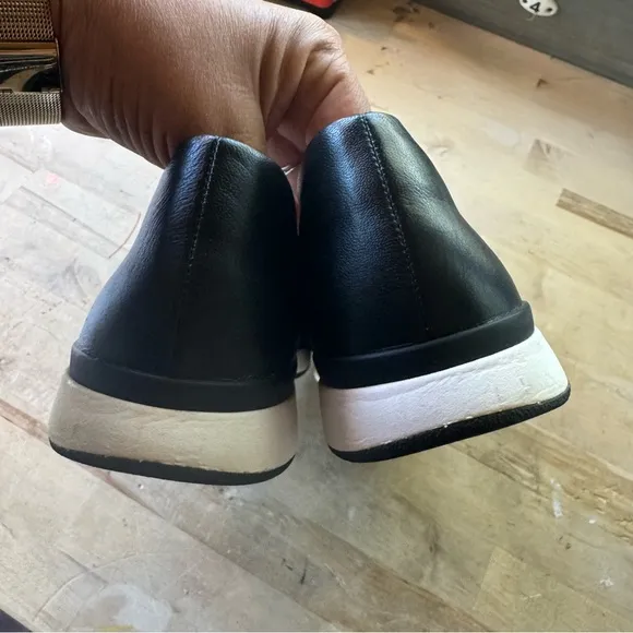 Vionic Cadee Women's Black leather Slip-On Shoes size 8.5
