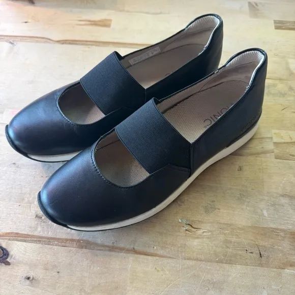 Vionic Cadee Women's Black leather Slip-On Shoes size 8.5