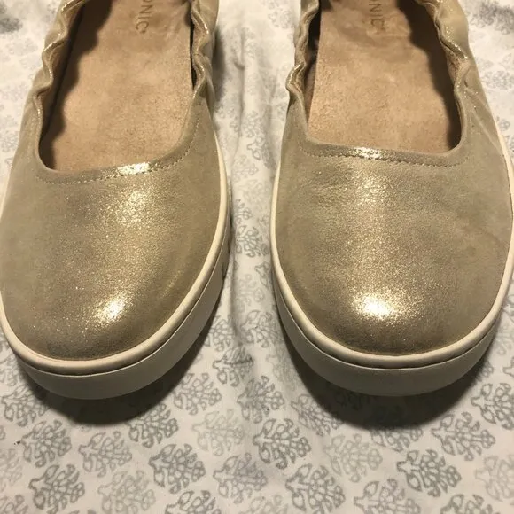 Vionic women Uptown Ballet slip on, shimmery leather, 11Wide
