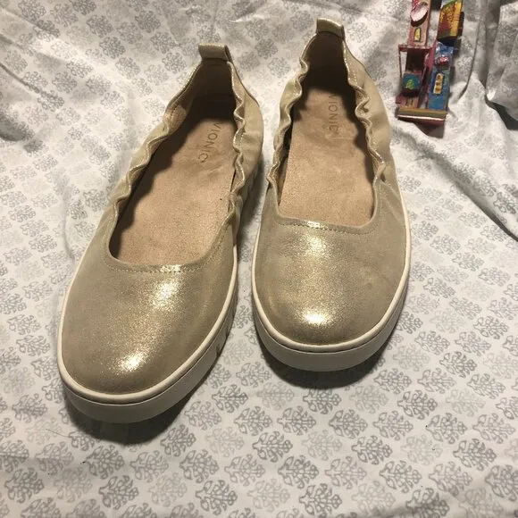Vionic women Uptown Ballet slip on, shimmery leather, 11Wide