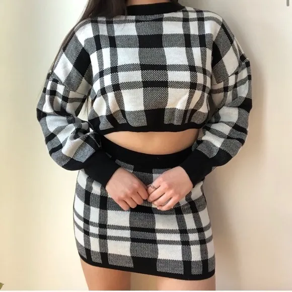 ✨VIRAL TIKTOK WINTER MUST HAVE✨Plaid Crop Top knit Sweater mini skirt Set