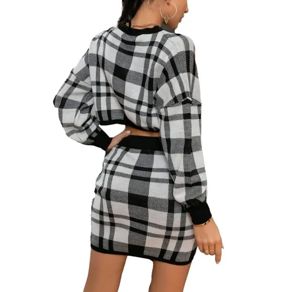 ✨VIRAL TIKTOK WINTER MUST HAVE✨Plaid Crop Top knit Sweater mini skirt Set