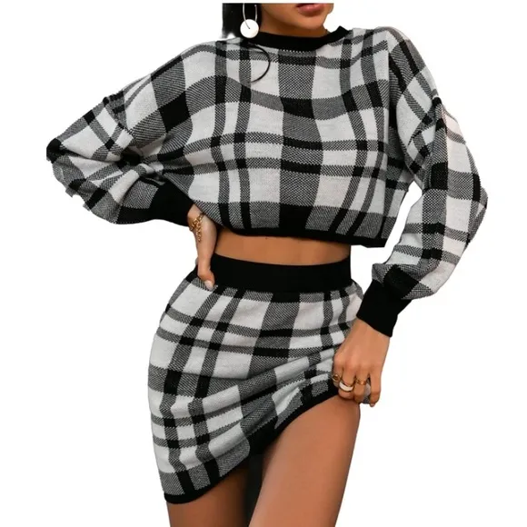 ✨VIRAL TIKTOK WINTER MUST HAVE✨Plaid Crop Top knit Sweater mini skirt Set