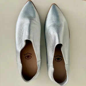 Vision Quest Babos Leather Shoes | Silver | Size 9.5 | Like New 👟✨