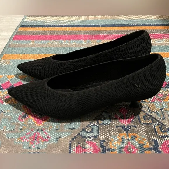 VIVAIA Pointed-Toe Kitten Heels (pre-loved)