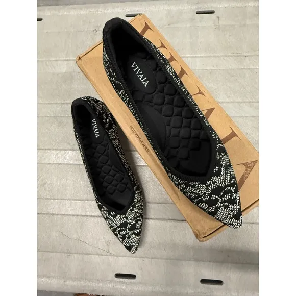 VIVAIA Pointed-Toe Kitten Heels (Scarlett) EU/37.5 US/7