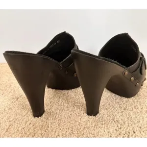 VNT W Mountain Cornelia Women Mules 8 Black Leather Studded Heel Retro Disco 70s