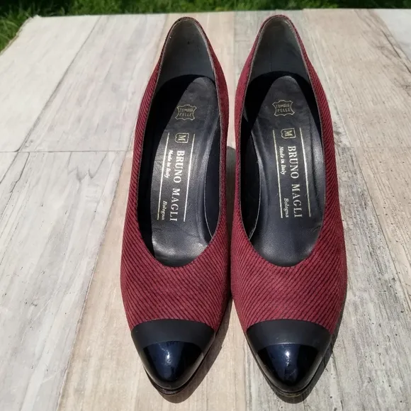 Vntg Bruno Magli Suede kitten heels (with dust bag)