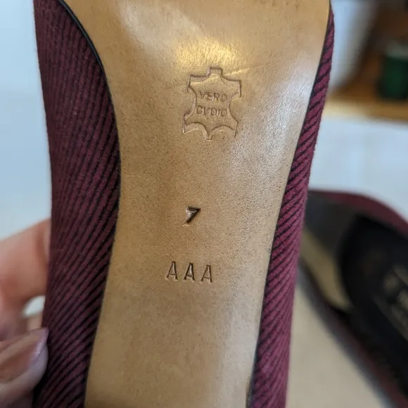 Vntg Bruno Magli Suede kitten heels (with dust bag)