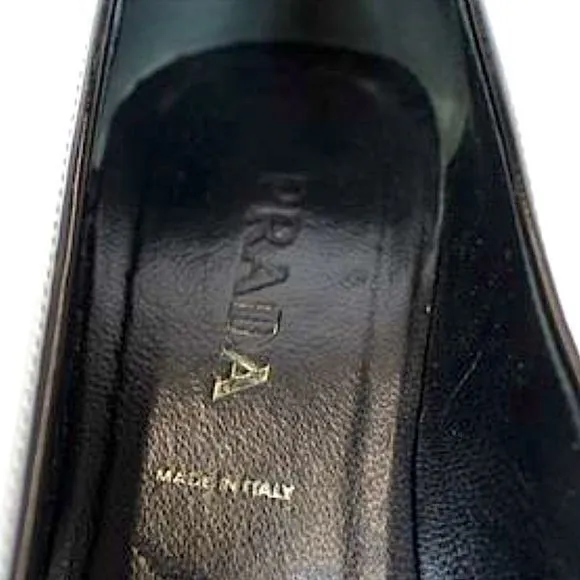 VNTG Prada Vernice Black Patent Leather Kitten Heels  IOB — SZ‎ US 6 / EU 36