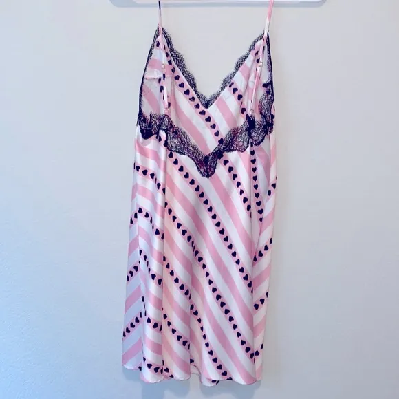 VS Slip Small Very Sexy  Satin with Heart Print Small