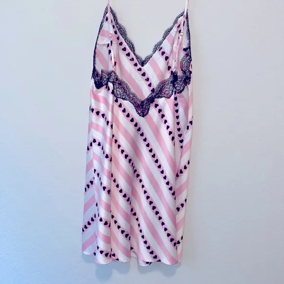 VS Slip Small Very Sexy  Satin with Heart Print Small