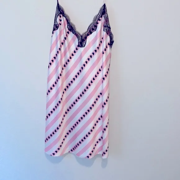 VS Slip Small Very Sexy  Satin with Heart Print Small