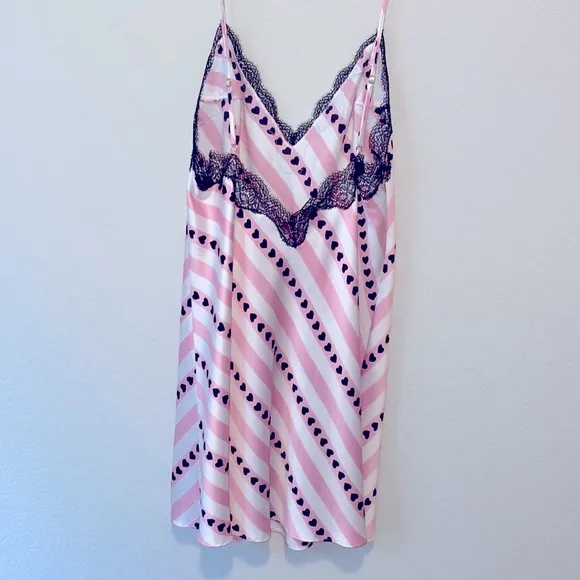 VS Slip Small Very Sexy  Satin with Heart Print Small