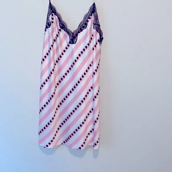 VS Slip Small Very Sexy  Satin with Heart Print Small