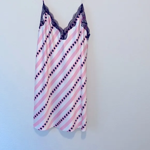 VS Slip Small Very Sexy  Satin with Heart Print Small