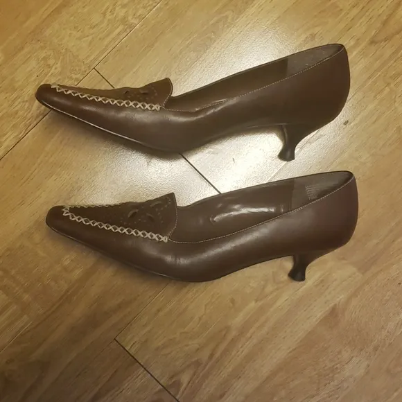 VTG Connie brown leather kitten heels 7.5