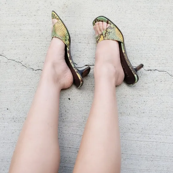 Vtg Enzo Angiolini Yellow Green Python Snake Mules