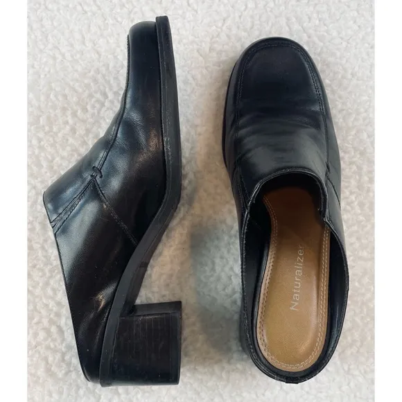 (VTG) NATURALIZER • Classic Black Leather Mules