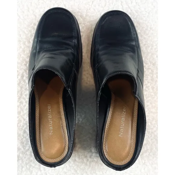 (VTG) NATURALIZER • Classic Black Leather Mules