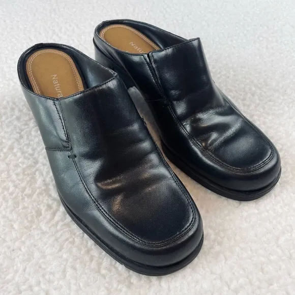 (VTG) NATURALIZER • Classic Black Leather Mules