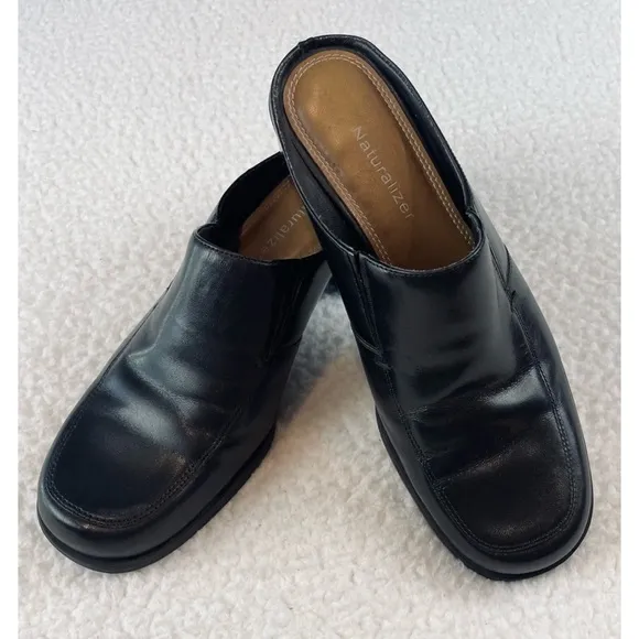 (VTG) NATURALIZER • Classic Black Leather Mules