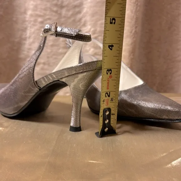 VTG Stuart Weitzman Silver Metallic heels Sz 7.5M