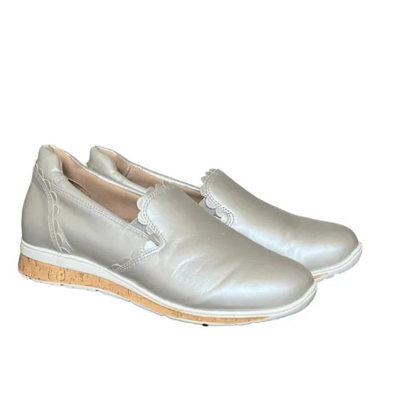 Walking Cradles  Delta Silver Wedge Slip-On Sneaker Size 7.5 Wide