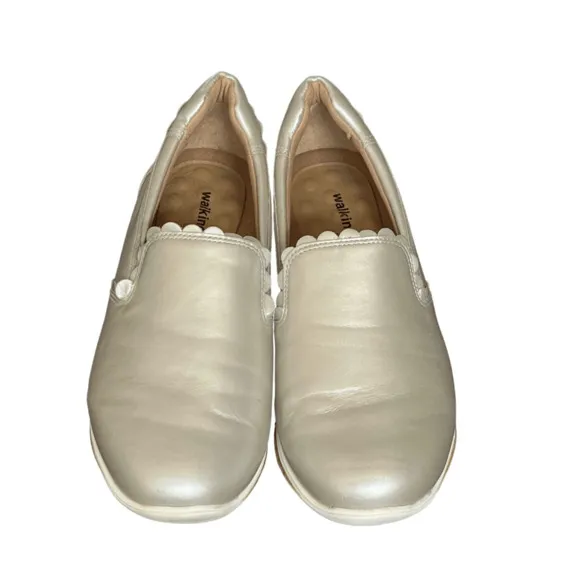 Walking Cradles  Delta Silver Wedge Slip-On Sneaker Size 7.5 Wide