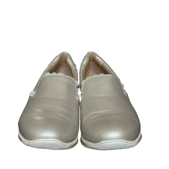 Walking Cradles  Delta Silver Wedge Slip-On Sneaker Size 7.5 Wide