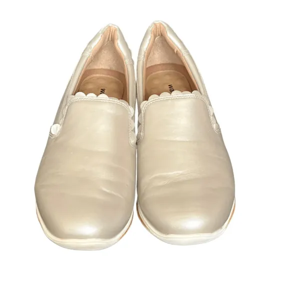 Walking Cradles  Delta Silver Wedge Slip-On Sneaker Size 7.5 Wide