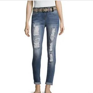 Wallflower Legendary Belt Classic Fit Skinny Jeans