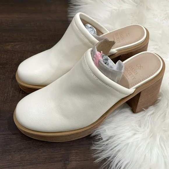 White Mules Chunky block Heel and Textured Leather new in box 8 NWT Slip Ons