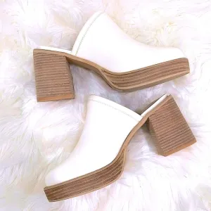 White Mules Chunky block Heel and Textured Leather new in box 8 NWT Slip Ons