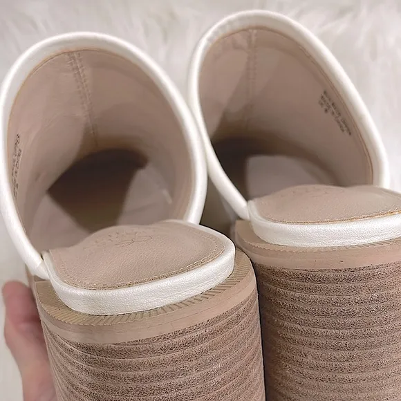 White Mules Chunky block Heel and Textured Leather new in box 8 NWT Slip Ons
