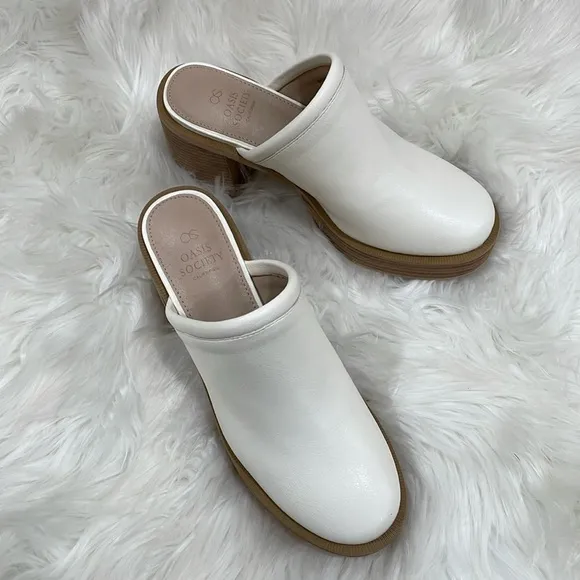 White Mules Chunky block Heel and Textured Leather new in box 8 NWT Slip Ons